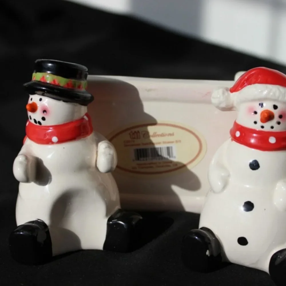 Snowman Snowpeople Salt and Pepper shakers Comes with Box - Picture 5 of 5